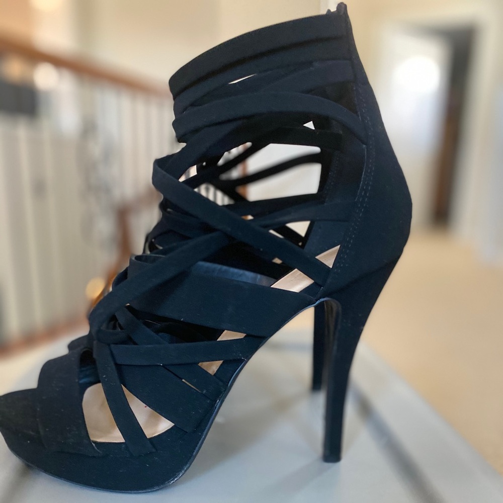 BLACK FAUX SUEDE STRAPPY PLATFORM HEEL